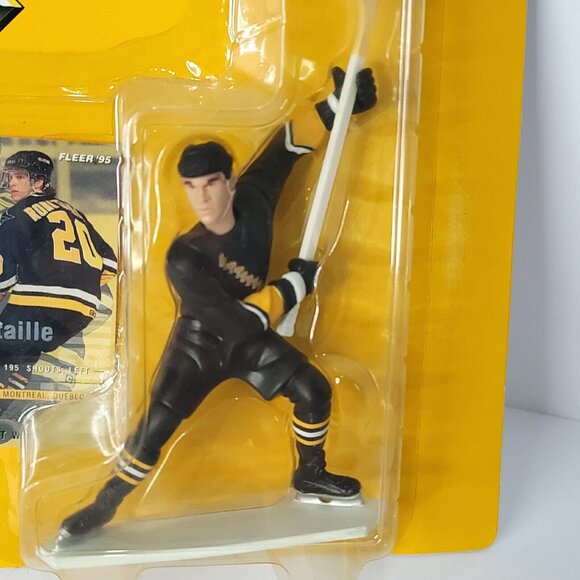 1995 Luc Robitaille Pittsburgh Penguins Starting Lineup SLU NHL Figure and Card - Picture 2 of 5